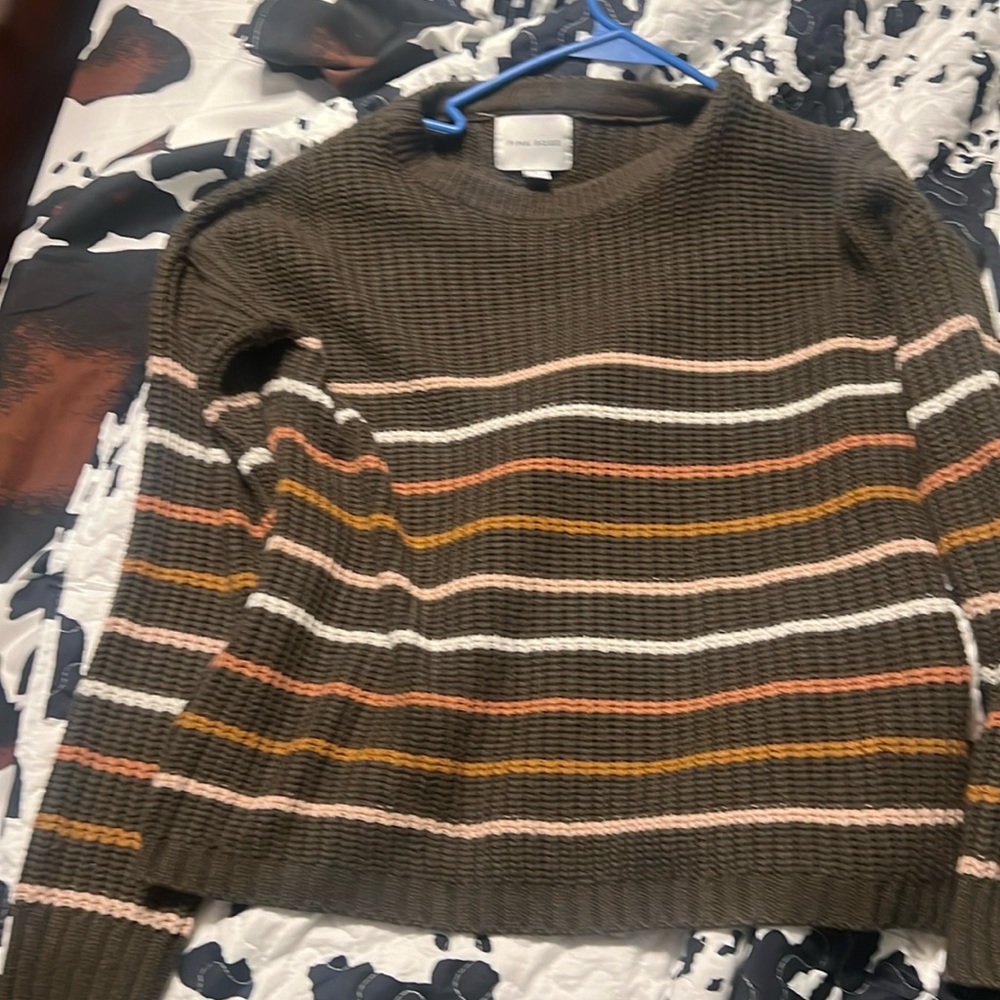 Pink rose sweater size large.